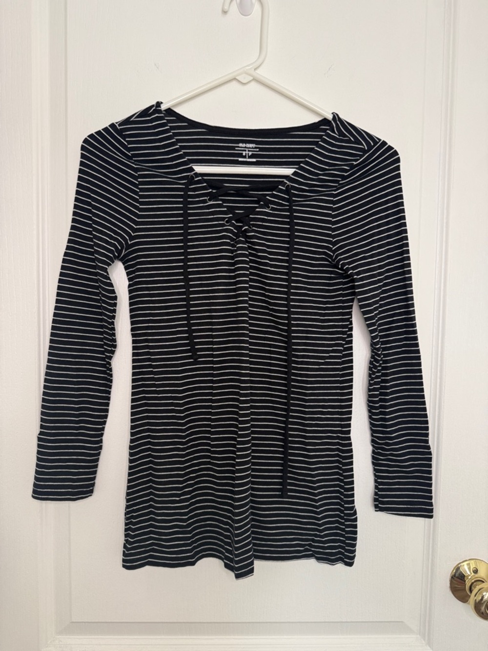 Old Navy Black & White Striped Long Sleeve Tee